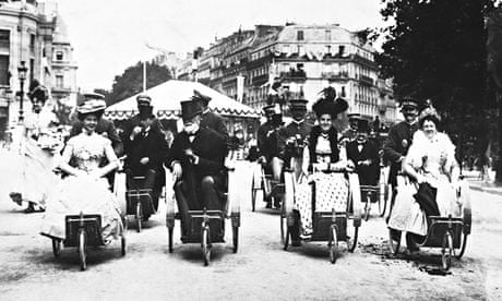 Visitors to Paris travel to the 1900 Universal Exhibition in Bath chairs