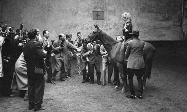 Now reporters and paparazzi covered her every move. Here Brigitte learns how to ride a horse for the film La femme et le pantin (A Woman Like Satan) in 1958.