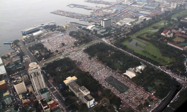 An aerial view of the crowd of worshippers waiting  for the arrival of Pope Francis in Rizal park, Manila.