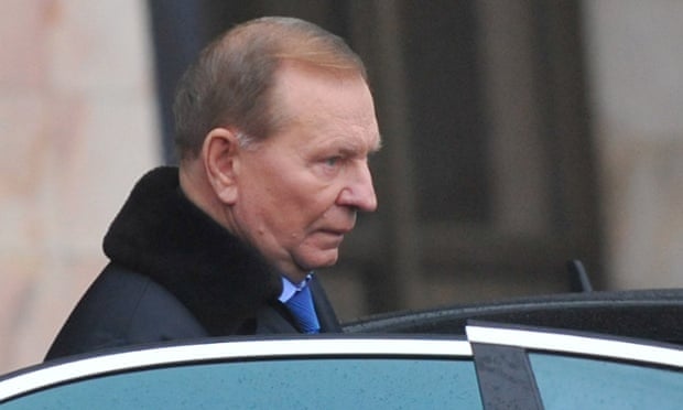 O ex-presidente da Ucrânia Leonid Kuchma chega em Minsk para participar de uma reunião do grupo de contacto sobre a Ucrânia.