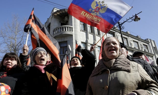 Крым, все еще стирающий свое прошлое после годового захвата Россией