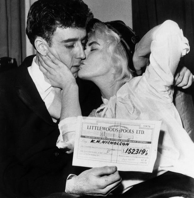 Keith and Viv Nicholson with their winning cheque in 1961