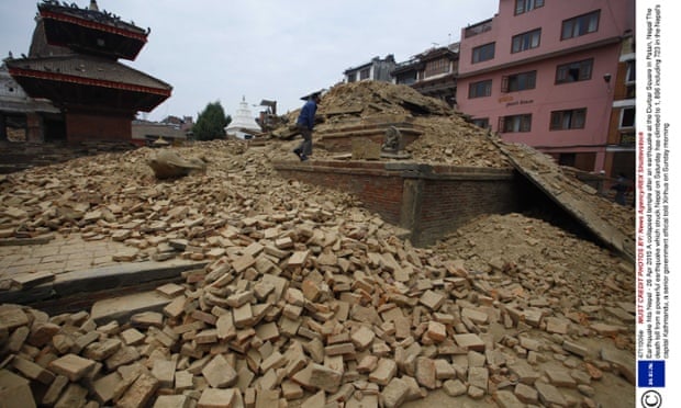 Nepal earthquake: rescue continues as death toll exceeds 2,500.