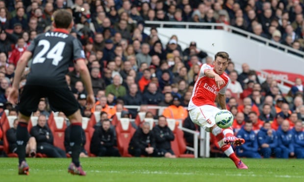mesut ozil Özil scores freekick against liverpool arsenal emirates