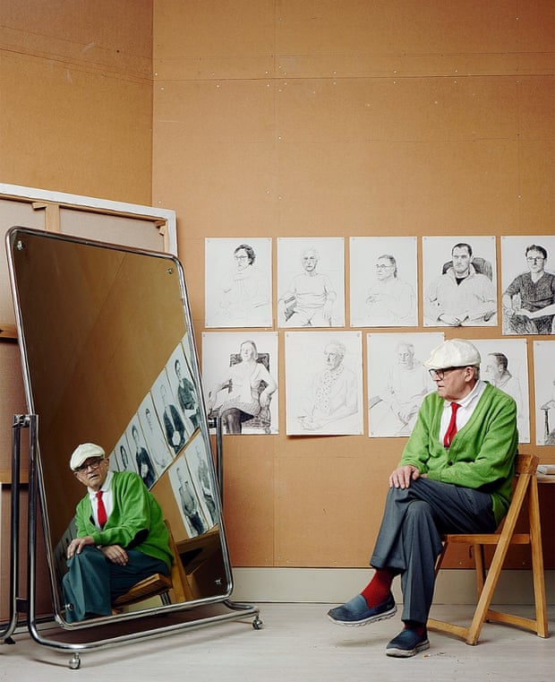 David Hockney in front of a mirror