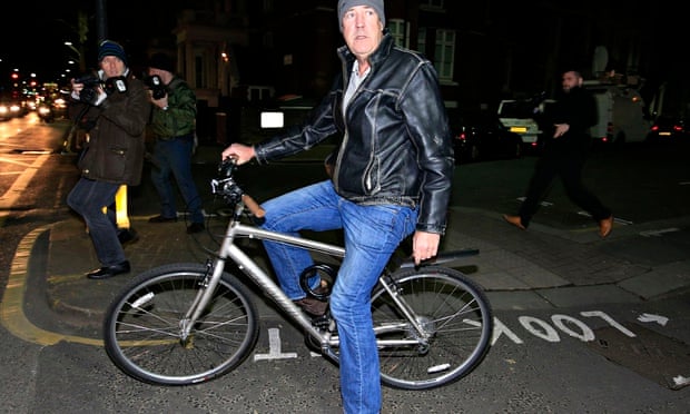 Jeremy-Clarkson-on-bicycl-007.jpg
