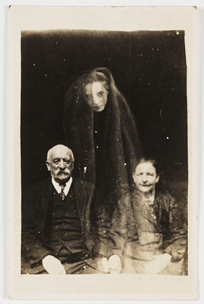 William Hope ghost pics: Elderly couple with a young female spirit