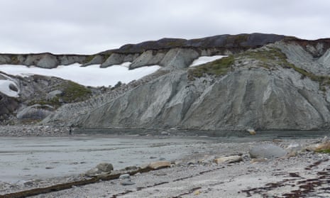 Eight-thousand-year-old marine deposits, exposed by the slow rise of Greenland after the last ice age. The cliffs are about 15 metres high