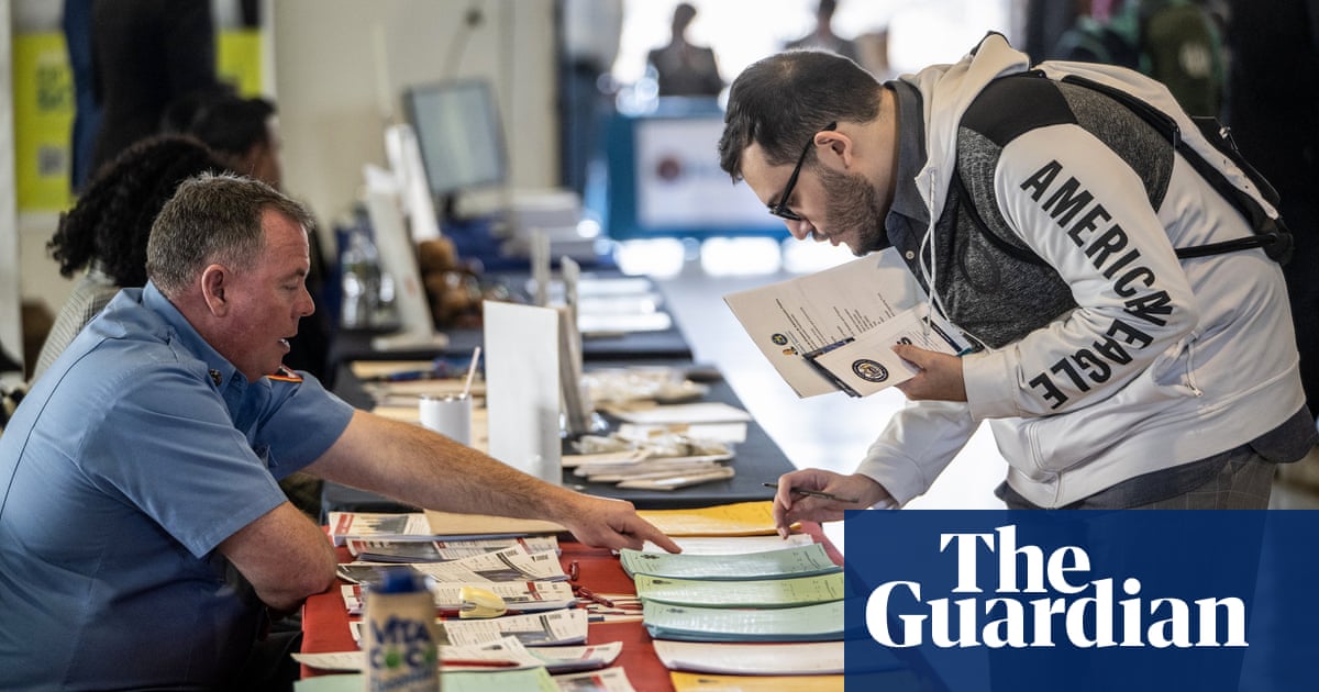 Докато растежът се забави работната сила се противопостави на страховете