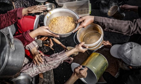 Palestinian children jostle for food in southern Gaza