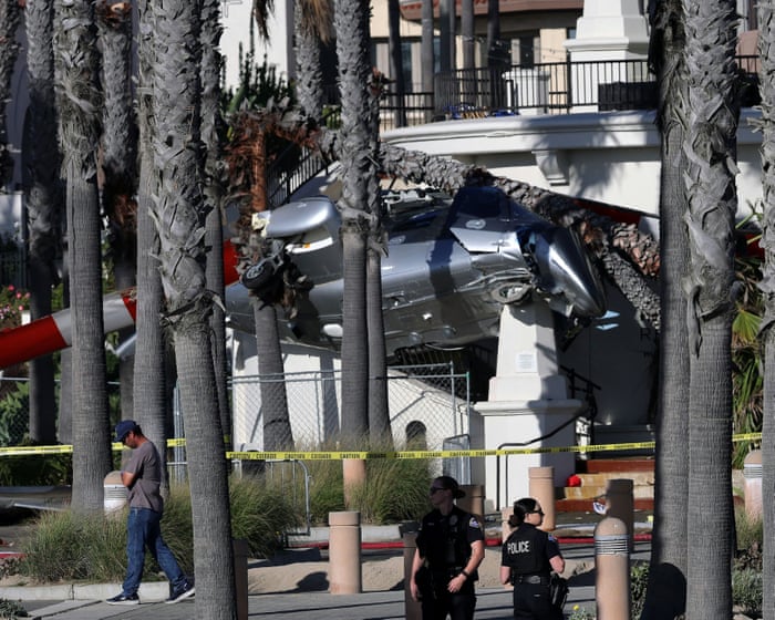 Footage shows moment a helicopter crashes at California beach – video