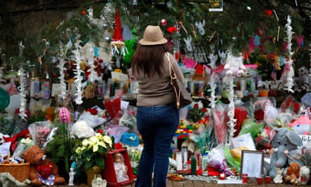 A woman looks at a memorial for the victims of Sandy Hook elementary school shooting in Newtown, Connecticut on 18 December 2012.