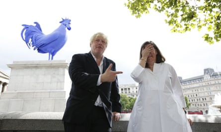 Katharina Fritsch and then London Mayor Boris Johnson at the unveiling of Hahn/Cock