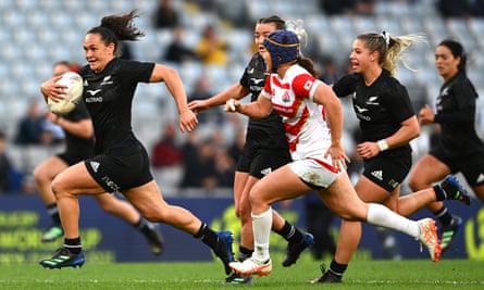 Portia Woodman of the Black Ferns makes a break during the International Women’s test match between the New Zealand Black Ferns and Japan at Eden Park on 24 September, 2022.