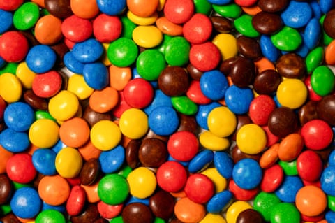 bombons de chocolate multicoloridos