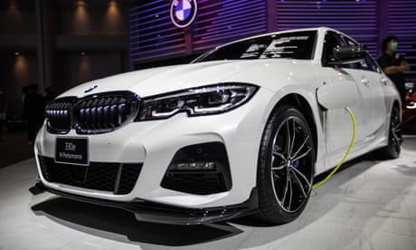 BMW 330e M Performance white