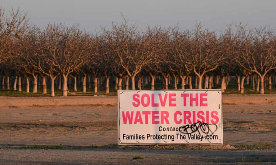 A sign in Buttonwillow, Kern county.