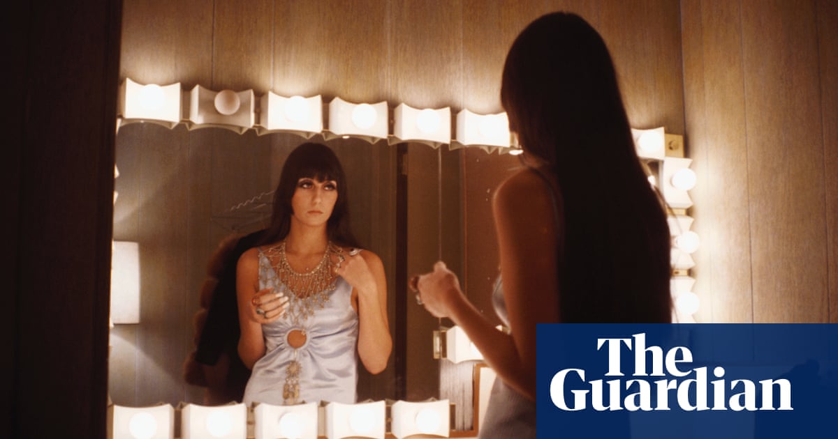 Cher: La memoria, Reseña de la Parte Uno – de un orfanato a la superstardom | Autobiografía y memoria Cher: La memoria, Reseña de la Parte Uno – de un orfanato a la superstardom | Autobiografía y memoria