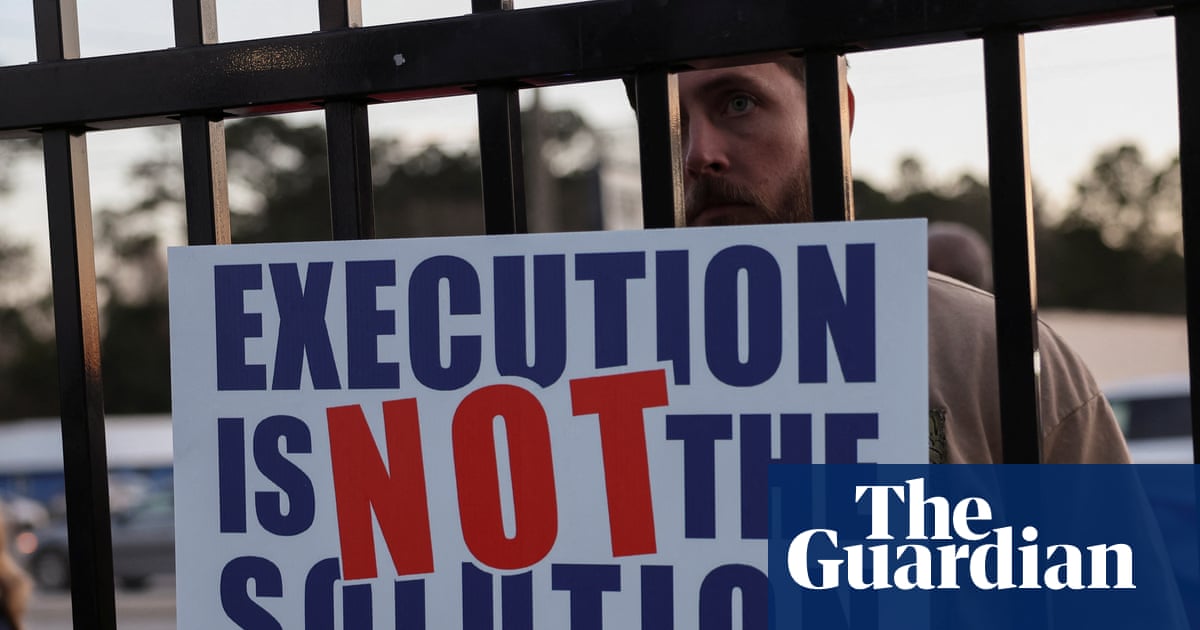 If livestreaming an execution is an outrage, is looking at old photos of them OK? | Brief letters