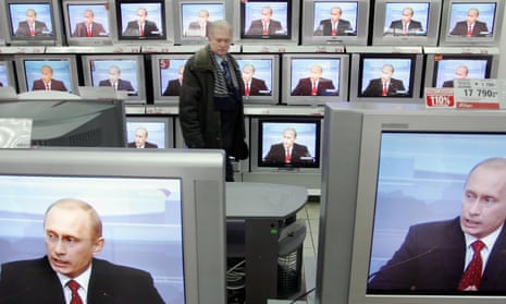 TVs broadcasting a Putin press conference, Moscow, 2006