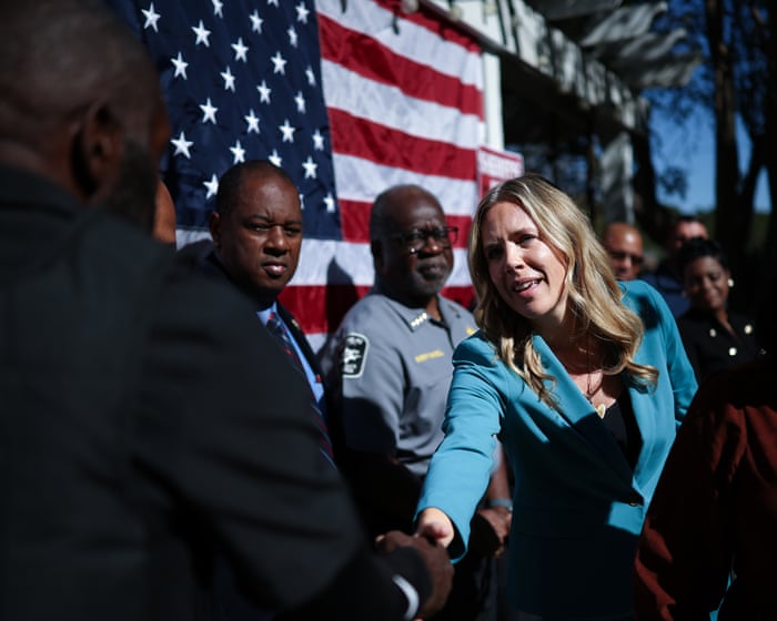 Republican and Democratic ex-governors issue rare joint endorsement for South Carolina Senate candidate – US politics live