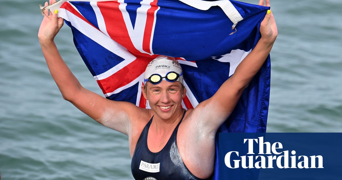 Chloë McCardel swims Channel for record-breaking 44th time