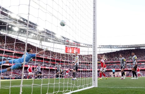 Arsenal's Eberechi Eze scores their first goal.