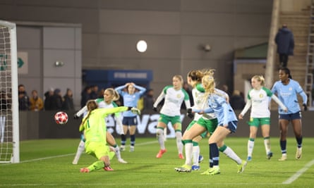 Laura Blindkilde Brown opens the scoring for Manchester City.