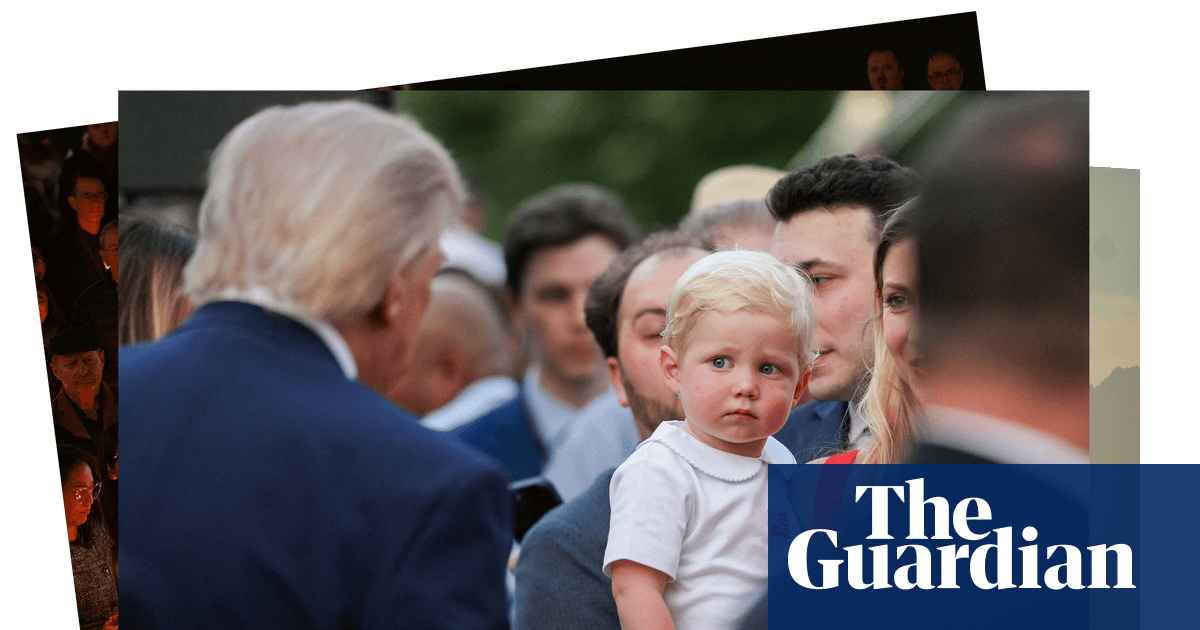 A Beijing guard of honour and a child eyes Trump: photos of the day – Wednesday
