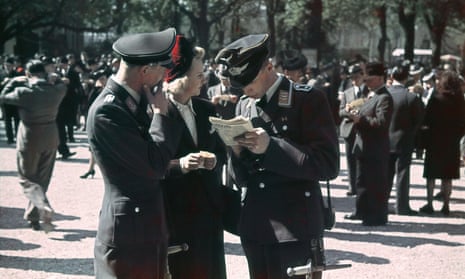 ‘Why did some Parisians collaborate during the war, and why did some resist?’: Luftwaffe officers in Paris, 1943