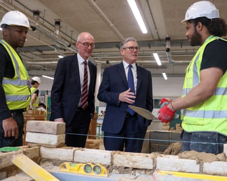Pat McFadden and and Keir Starmer with construction apprentices in London in May 2026.