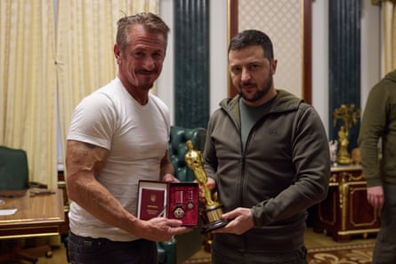 Penn poses for a photo with Volodymyr Zelenskyy in 2002.