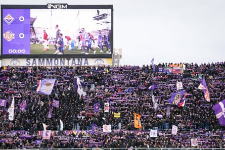 Fiorentina fans show their support before the crucial match against Cremonese.