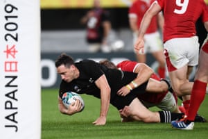 New Zealand full-back Ben Smith goes over.