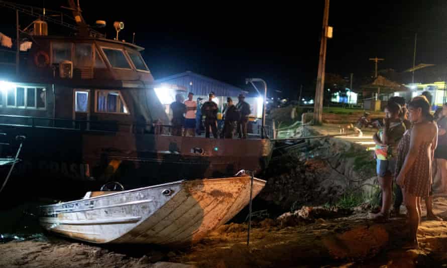 Civil police arrive at the port of Atalaia do Norte, state of Amazonas, Brazil, with the boat used by Bruno Pereira and Dom Phillips.