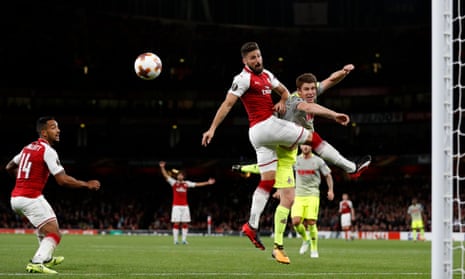 Arsenal’s Olivier Giroud is unable to direct his header on target.