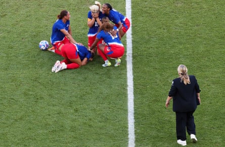 Emma Hayes approaches her celebrating players at full-time during the women’s gold medal match between Brazil and the United States at the Parc des Princes during the 2024 Paris Olympic Games