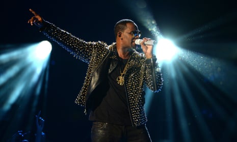 R Kelly performs at the 2013 BET awards.