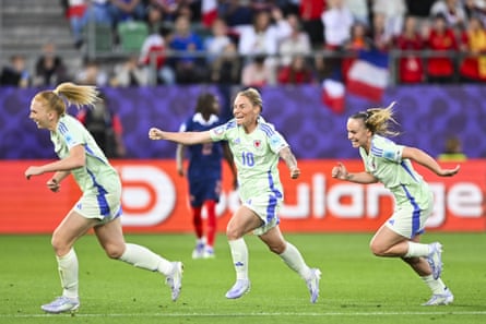 Jess Fishlock celebrates.