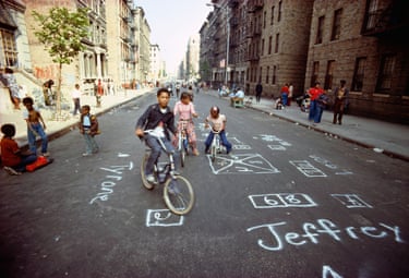 New York, 1977, Leroy Woodson Jr.West 138th Street in Harlem on Memorial Day, closed to traffic and open to the neighbourhood’s inhabitants.