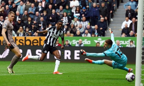Alexander Isak completes his double in Newcastle’s 4-0 win over Tottenham.