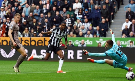 Alexander Isak smacks the ball past Spurs keeper Guglielmo Vicario for his second, and Newcastle United’s third goal of the game.