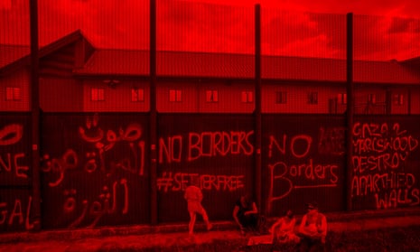 'No borders' graffiti