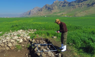 Halkawt Qadr, a Kurdish archaeologist, drawing with a planning frame at the site of Qalatga Darband