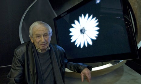 Ralph Koltai in 2010. He was fascinated by surfaces, reflections, translucencies, photo images and movement.