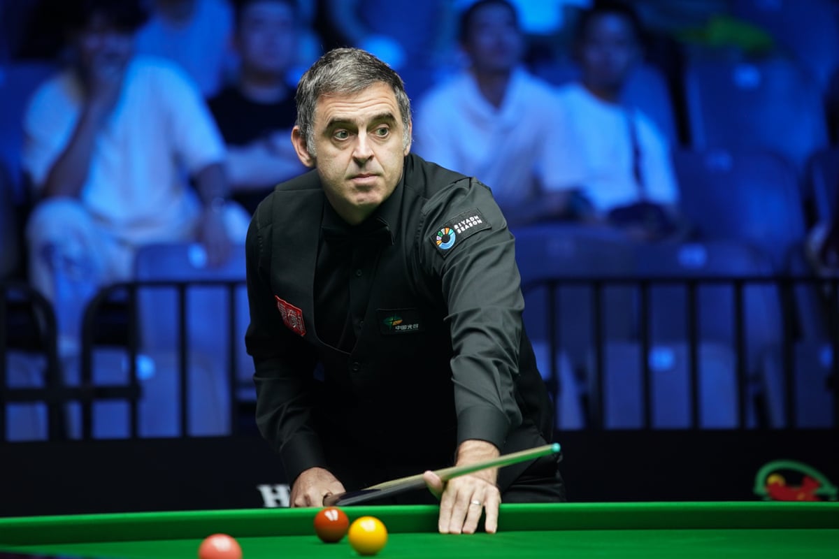 Ronnie O’Sullivan about to take a shot during a snooker match