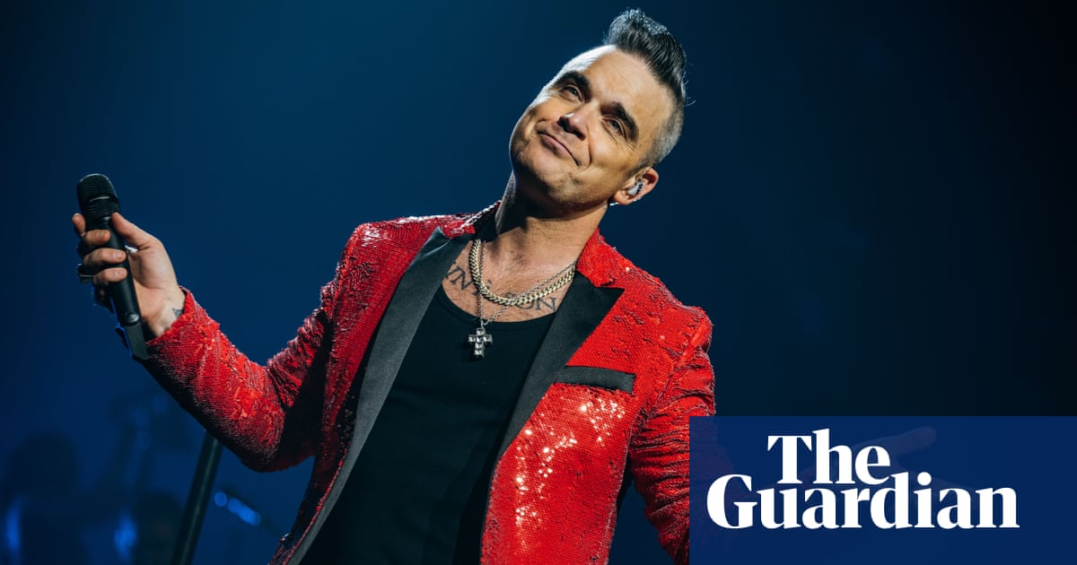 Free Robbie Williams concert at Melbourne's Federation Square prompts road closures as fans turn out early