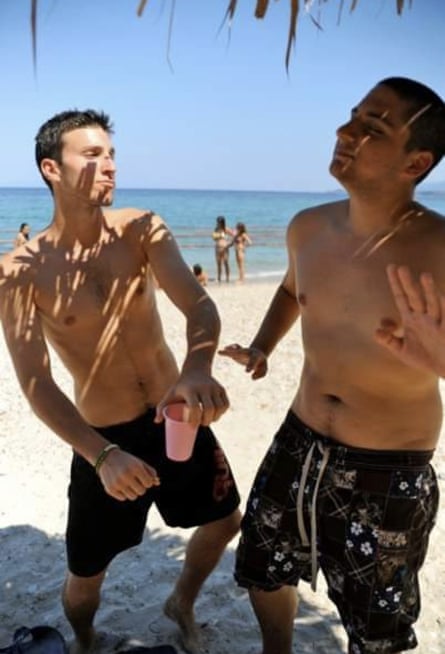 Leandro dan Alexios di perkemahan musim panas YMCA di Halkidiki, 2011.