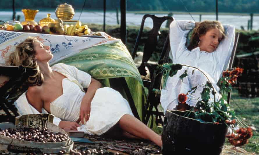Joely Richardson and Juliet Stevenson in Drowning By Numbers.