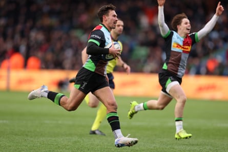 Nick David runs in his third try of Harlequins’ emphatic victory
